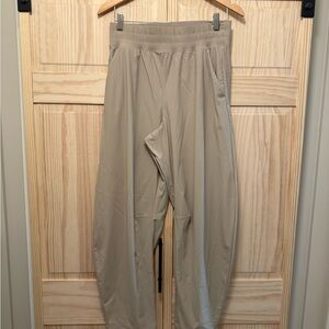 Old Navy Women's Beige Barrel Tech pants